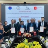 L*Des délégués signent un protocole d'accord sur l'amélioration de la qualité des examens et des traitements des maladies chroniques au Vietnam jusqu'en 2026. (Photo : VNA)