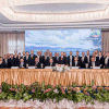Des fonctionnaires et des représentants d'entreprises lao signent et assistent à la signature d'un protocole d'accord sur le crédit carbone. (Photo : vientianetimes.org.la)