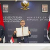 Le ministre indonésien du Commerce, Zulkifli Hasan (au centre), après la signature du protocole modifiant l'accord de partenariat économique Indonésie-Japon, Jakarta, le 8 août 2024 (Photo : antaranews.com)