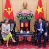 Le membre du Bureau politique et président de l'Académie nationale des sciences politiques Hô Chi Minh, Nguyen Xuan Thang, et la nouvelle ambassadrice d'Espagne au Vietnam, Carmen Cano de Lasala. Photo : VNA