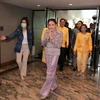 La Première ministre thaïlandaise Paetongtarn Shinawatra arrive au siège du gouvernement pour présider sa première réunion du cabinet le 17 septembre. (Photo : Bangkok Post/Chanat Katanyu)