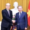 Le secrétaire général du Parti communiste chinois et président de la République, To Lam (droite) et le président et juge en chef de la Cour populaire suprême de Chine, Zhang Jun. Photo : VNA