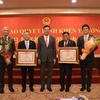 Lors de la cérémonie de remise des certificats de mérite du Premier ministre vietnamien à Sojitz Corporation et Sumitomo Corporation. Photo : VNA