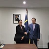 越南驻澳大利亚大使范雄心礼节性拜会瑙鲁共和国驻澳大利亚高级专员卡米拉·所罗门（Camilla Solomon）女士。图自越通社