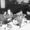 1954年，瑞士妇女代表团与越南代表团在日内瓦联合国总部会面。资料图