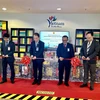 Delegates cut the ribbon to inaugurate the Vietnamese tourism space in Brunei. (Source: VNA)