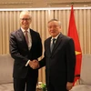 Permanent Deputy Prime Minister Nguyen Hoa Binh (right) and Group Managing Director of Jardine Matheson John Witt. (Photo: VNA)