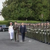 Party General Secretary and State President To Lam inspects the guard of honour at the welcome ceremony. (Photo: VNA)