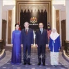 General Secretary of the Communist Party of Vietnam Central Committee To Lam (second from left) and his spouse (first, left) and Malaysian Prime Minister Anwar Ibrahim (second from right) and his spouse. (Photo: VNA)