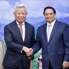 Le Premier ministre Pham Minh Chinh (droite) et le président de la Banque asiatique d'investissement dans les infrastructures (BAII), Jin Liqun. Photo: VNA