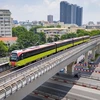 La section surélevée de la ligne ferroviaire Nhon - Gare de Hanoi a été officiellement mise en service le 8 août. Photo : VNA