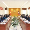 L'entretien entre le vice-président de l'Assemblée nationale du Vietnam Tran Quang Phuong et le vice-président de l'Assemblée nationale du Laos, Souvon Leungbounmi. Photo: VNA