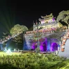 Défilé d'ao dai à la Cité impériale de Thang Long-Hanoï, patrimoine mondial. Photo: VNA