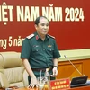  Le général de corps d'armée Phung Si Tân, chef d'État-major général adjoint de l'Armée populaire du Vietnam, à une conférence sur la deuxième Exposition internationale de la défense du Vietnam. Photo: VNA