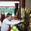 Le secrétaire général du Parti, To Lam, rend hommage au Président Ho Chi Minh à Ca Mau. Photo: VNA