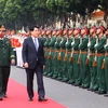 Le président Luong Cuong rend visite au Corps d’armée 12. Photo: VNA