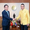 泰国外交部长马立斯·萨年蓬与越南驻泰国大使范越雄。图自越通社