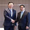 越南政府总理范明政与乐天集团Lotte Property & Development越南公司总经理Seol Dong Min。图自越通社