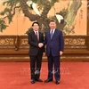 越共中央书记处常务书记梁强与中共中央总书记，国家主席习近平。图自越通社