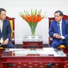 Deputy Minister of Labour, Invalids and Social Affairs Nguyen Ba Hoan (right) receives Chairman of the Nagano prefectural council Nishizawa Masataka on May 9 in Hanoi. (Photo: The Ministry of Labour, Invalids and Social Affairs)