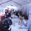 Young people talk to employers at a job fair in Hanoi. (Photo: VNA) 
