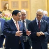 Prime Minister Pham Minh Chinh (left) on May 20 receives Nagavara Ramaroa Narayana Murthy, co-founder of Infosys – one of the biggest IT companies in India. (Photo: VNA)