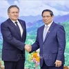 Prime Minister Pham Minh Chinh (right) and Director General of Russia's Rosatom State Atomiс Energy Corporation A.E.Likhachev (Photo: VNA)