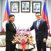 Vietnamese Ambassador to Cambodia Nguyen Huy Tang (left) and Cambodian Secretary of State Ung Rachana. (Photo: VNA)