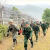 Border guards of Vietnam and China conduct a joint patrol. (Photo: VNA)