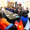 Head of the Party Central Committee’s Commission for Information and Education Nguyen Trong Nghia holds talks with Acting General Secretary of the Communist Party of Argentina Jorge Kreyness. (Photo: VNA)