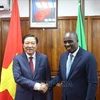 Politburo member, Secretary of the CPV Central Committee and Chairman of its Commission for Internal Affairs Phan Dinh Trac (left) and Tanzania's Deputy Prime Minister Doto Mashaka Biteko. (Photo: VNA)