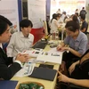 Representatives of Vietnamese and Japanese companies exchange information at the event. (Photo: VNA)