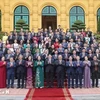 State President Luong Cuong (front, centre) and officials, staff, civil servants, public employees, and workers of the Presidential Office in Hanoi on October 29. (Photo: VNA)