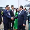 Staff of the Vietnamese Embassy in Brazil welcome Prime Minister Pham Minh Chinh and his spouse in Rio de Janeiro. (Photo: VNA)