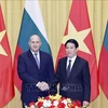 State President Luong Cuong and Bulgarian President Rumen Radev in Hanoi on November 25. (Photo: VNA)