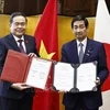 National Assembly Chairman Tran Thanh Man and President of the House of Councilors of Japan Sekiguchi Masakazu exchange cooperation documents. (Photo: VNA)