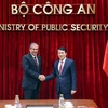 Minister of Public Security General Luong Tam Quang (right) meets with visiting Indian Deputy National Security Advisor Pavan Kapoor in Hanoi. (Photo: VNA)