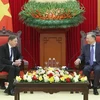 General Secretary of the Communist Party of Vietnam (CPV) Central Committee To Lam (right) on December 10 receives General David Petraeus, a Partner at the Kohlberg Kravis Roberts (KKR) global investment firm and Chairman of the KKR Global Institute. (Photo: VNA)