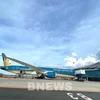 Vietnam Airlines operates super wide-body aircraft Boeing 787 to Hue (Photo: VNA)
