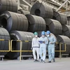 Checking the quality of exported steel at a factory of Hoa Phat Group (Photo: hanoimoi.vn)