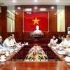 Representatives of the Can Tho municipal People's Committee and SUEZ Group of France at the meeting on August 20 (Photo: VNA)