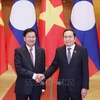 National Assembly Chairman Tran Thanh Man (R) and Lao Party General Secretary and President Thongloun Sisoulith (Photo: VNA)