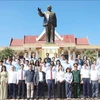 Delagates pose for a group photo at the Kaysone Phomvihane Museum in Vientiane on December 12, 2024. (Photo: VNA)