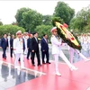胡志明主席诞辰134周年：党和国家领导拜谒胡志明主席陵墓