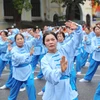 河内市：老年人养生操表演。图自越通社