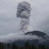 Volcán Ibu de Indonesia entra en erupción y arroja una torre de ceniza de cinco mil metros. (Fuente: thestar.com.my)