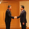 El viceprimer ministro vietnamita Le Minh Khai con su homólogo de Camboya, Sun Chanthol. (Fuente: VOV)