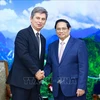 El primer ministro de Vietnam, Pham Minh Chinh, recibe al presidente de la Federación Internacional de Asociaciones de Transitarios (FIATA), Turgut Erkeskin. (Fuente: VNA)