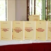El libro "Algunas cuestiones teóricas y prácticas sobre el socialismo y el camino al socialismo" del secretario general del Partido Comunista de Vietnam, Nguyen Phu Trong. (Fuente: VNA)