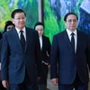 El primer ministro vietnamita, Pham Minh Chinh, recibie al secretario general del Partido Popular Revolucionario (PPRL) y presidente de Laos, Thongloun Sisoulith. (Fuente: VNA)
